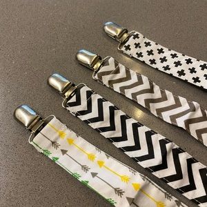 New 4 pack metal soother straps